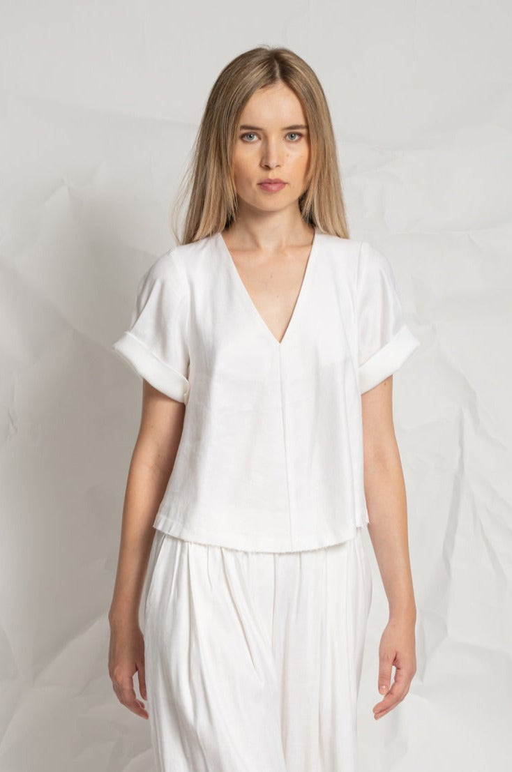 Short sleeves V-neck top in soft linen mix T813