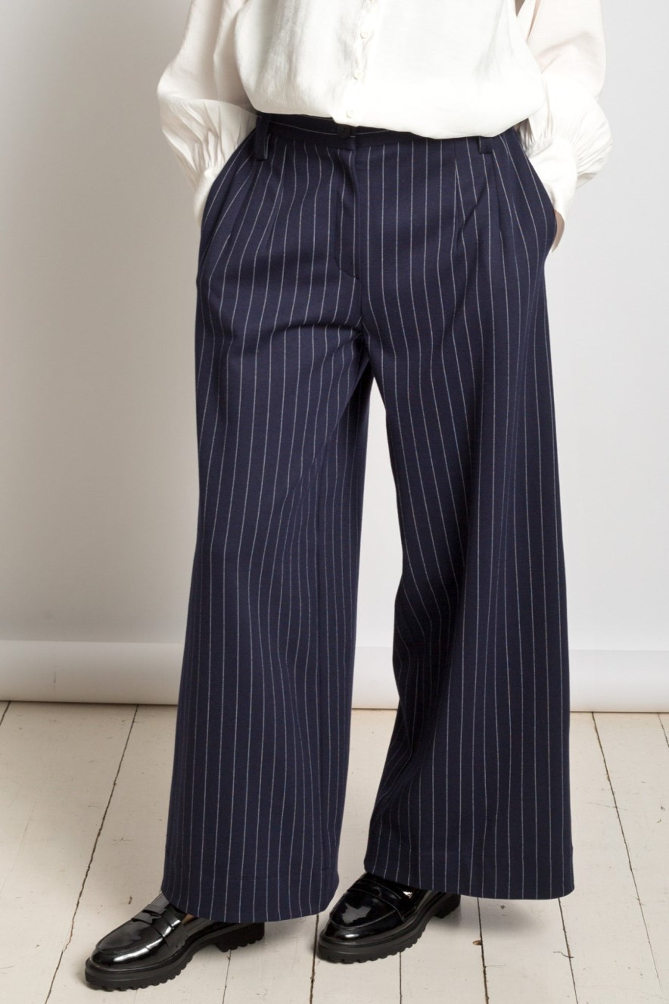 Loose pinstripe pants P348