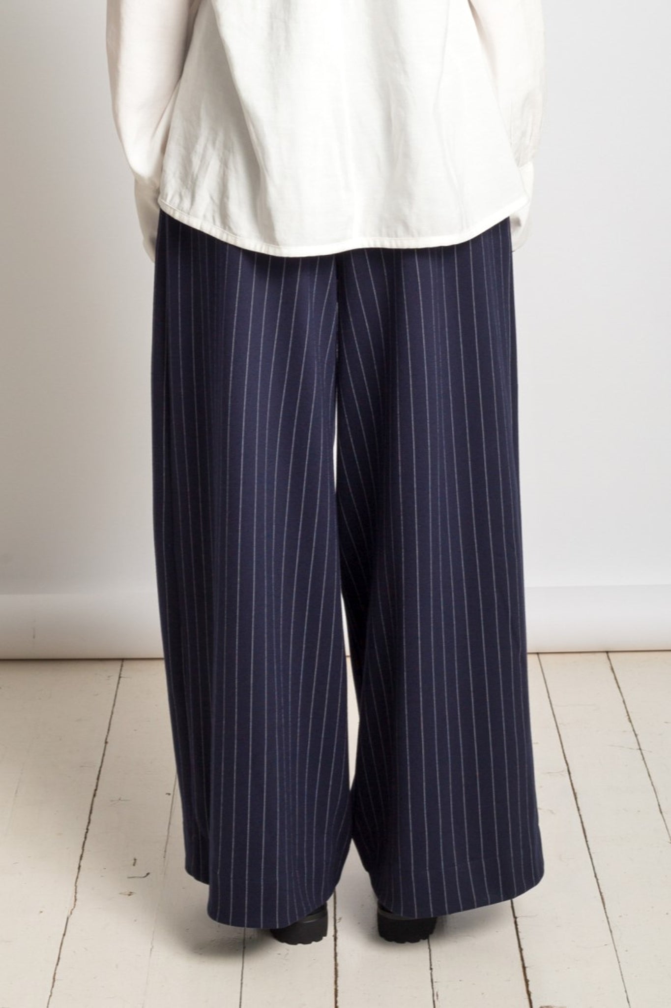 Loose pinstripe pants P348